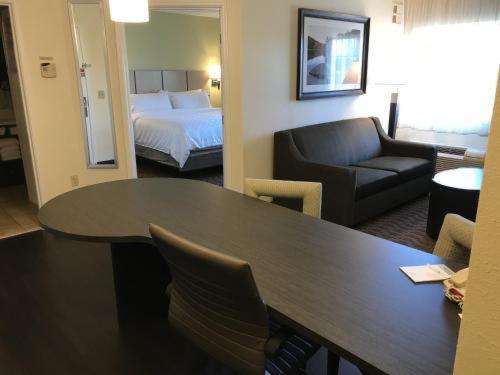 Candlewood Suites Belle Vernon By Ihg Екстер'єр фото